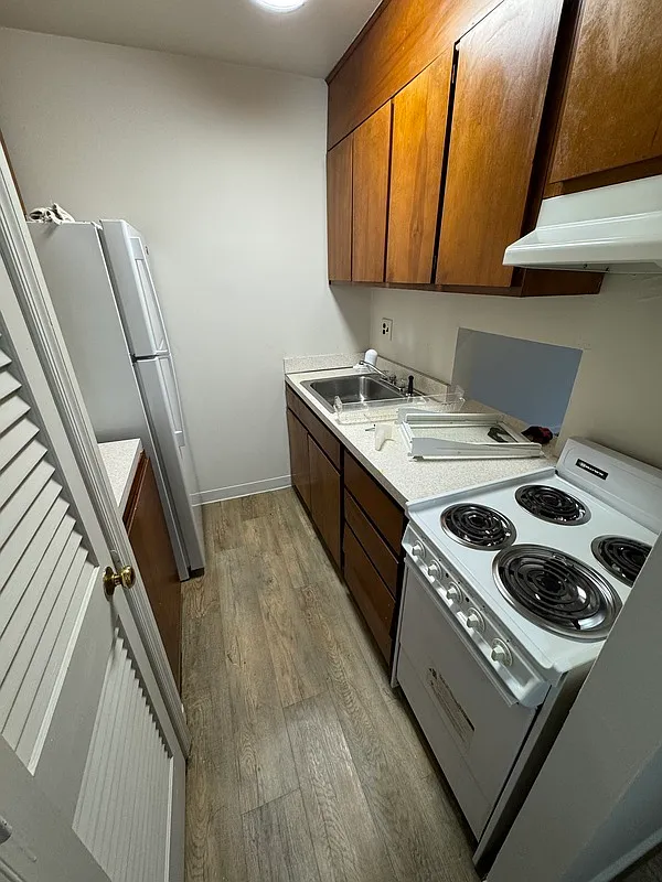 1 bed, 1.0 bath, $895 — Photo 3