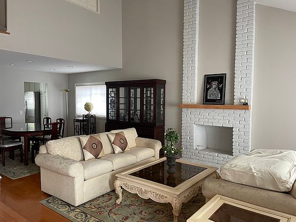 2nd image of 7 Eccelstone Cir Room Ren