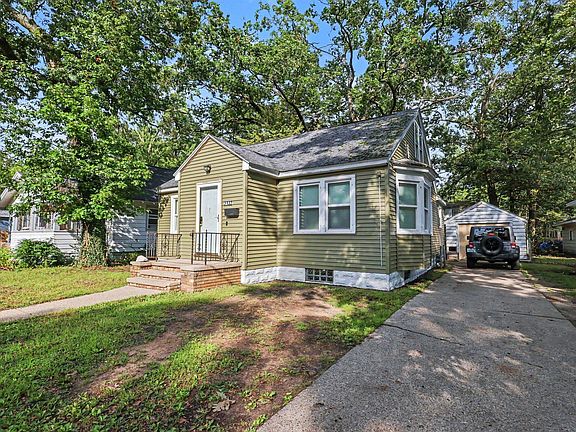 3rd image of 3132 5th St