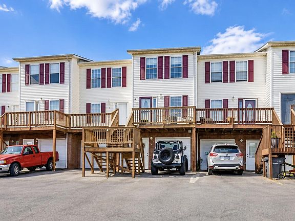 2nd image of 41 Tulip Grove Cir APT 4