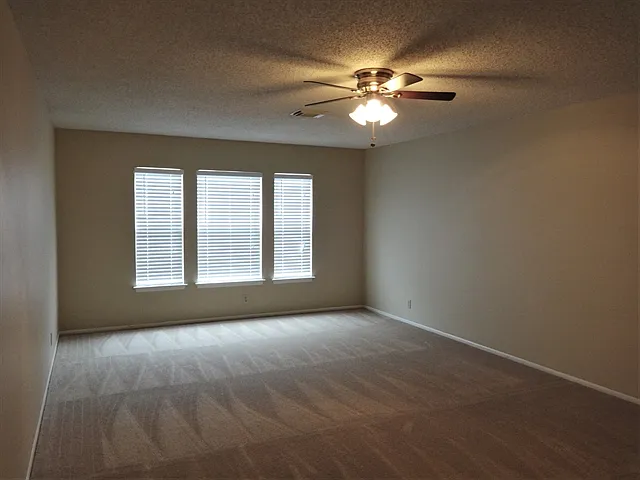 7659 Chatsworth — Photo 7