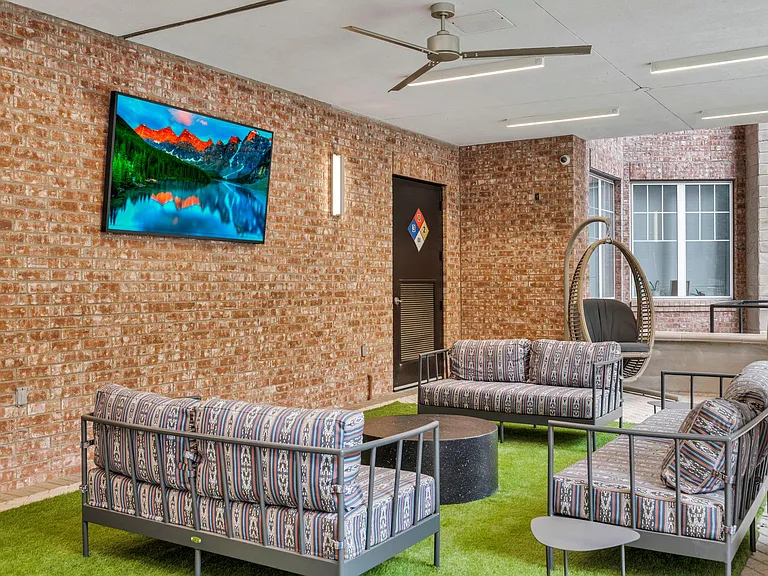 The Quarters Nueces House (Student Housing - Rent by the Bed) — Photo 69