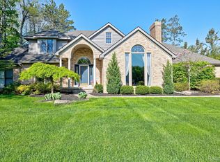 900 Rolling Pines Dr, Ortonville, MI