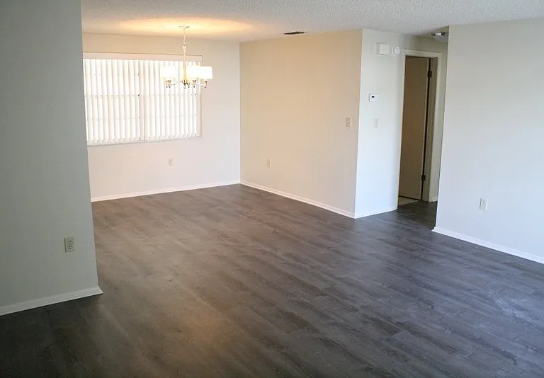 7751 Lorne St — Photo 2