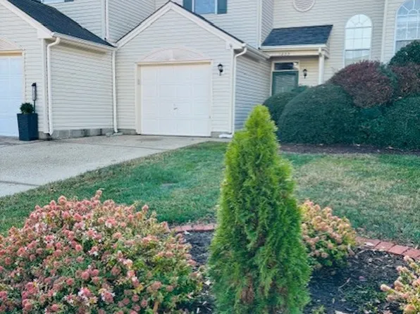 1355 Lake Dr, Newport News, VA 23602