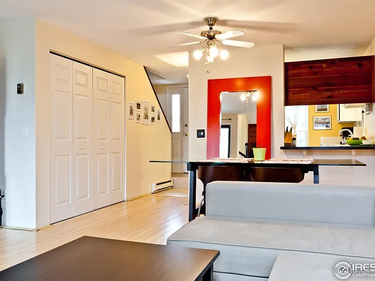1011 E Moorhead Cir — Photo 5