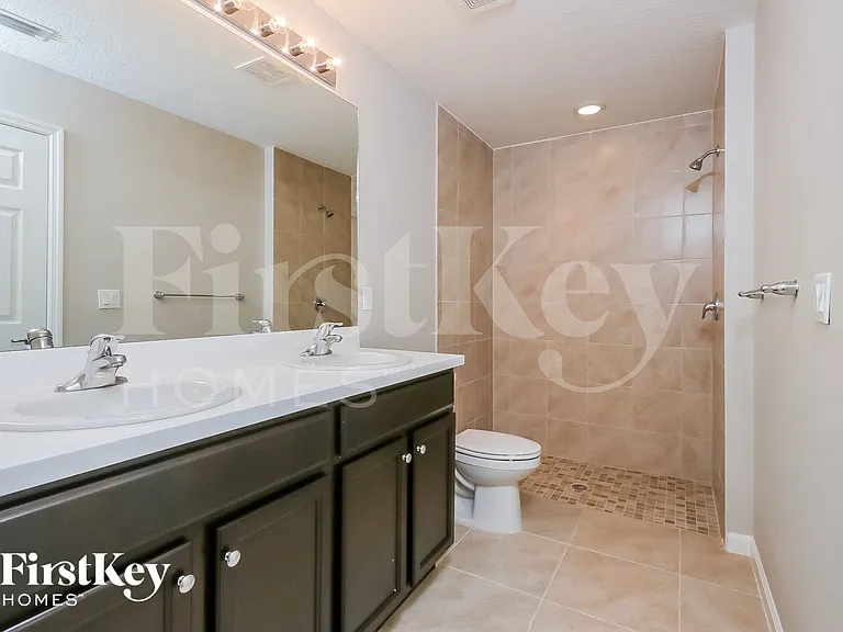 643 SW Sail Ter — Photo 8