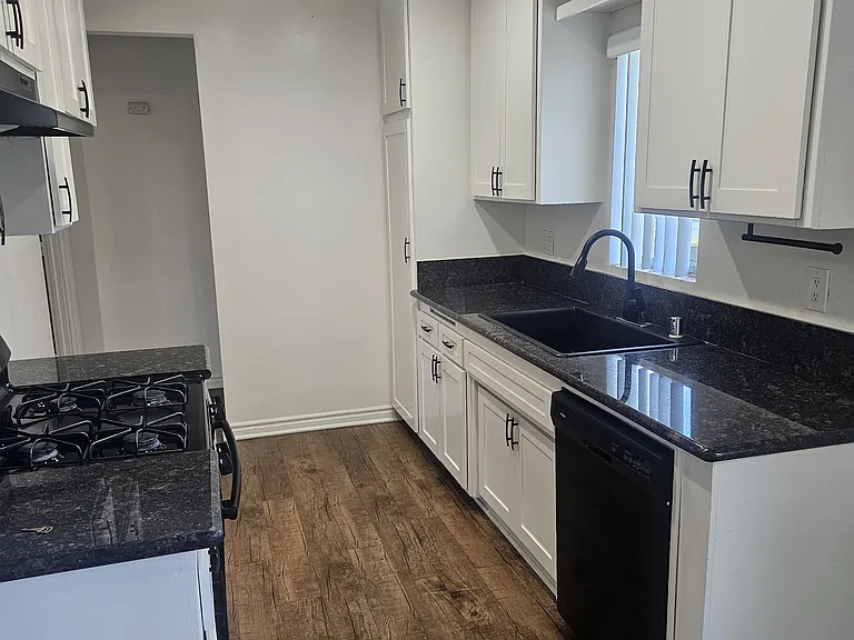 1732 W Glen Ave #10 — Photo 4