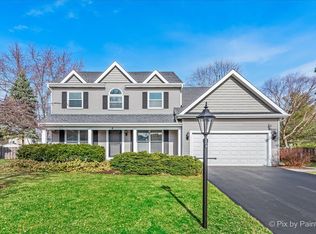 4 Crofton Ct, Cary, IL 60013