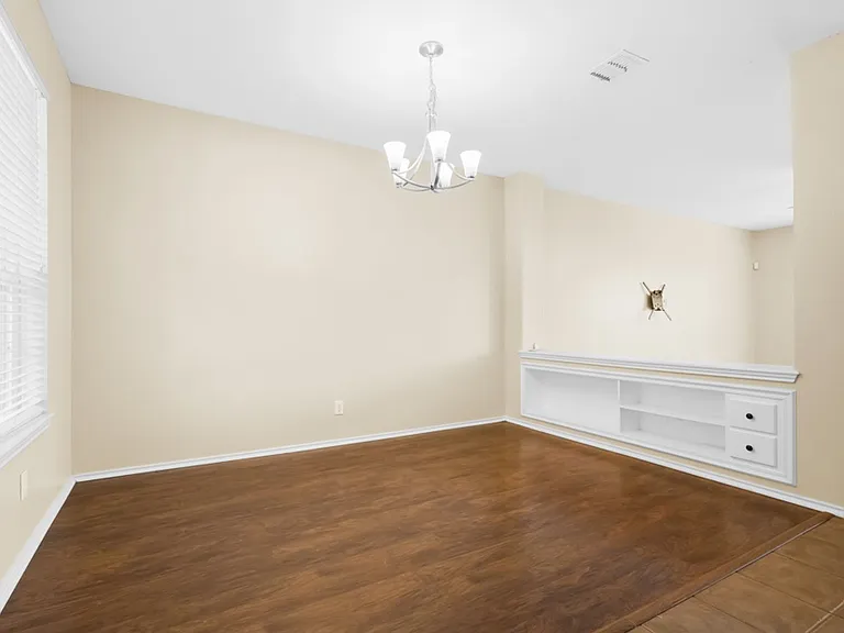 157 Carmel Dr — Photo 5