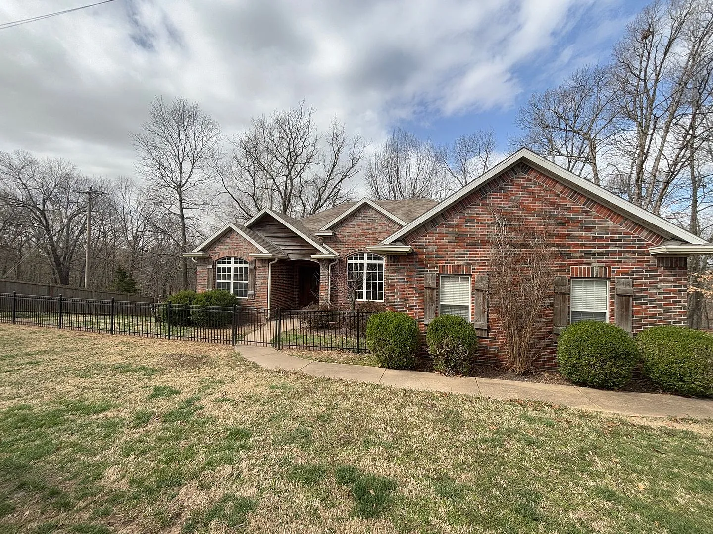 3 Bedroom, 2 Full Bath, 2-car attached garage home for Rent in Rogers AR — Photo 2