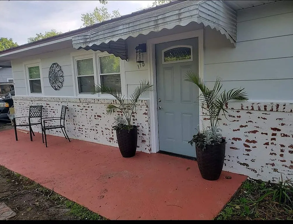 118 Frances St photo 1