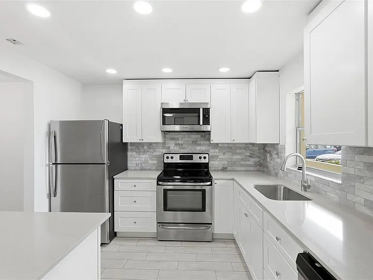 4775 Cove Cir #106 — Photo 5