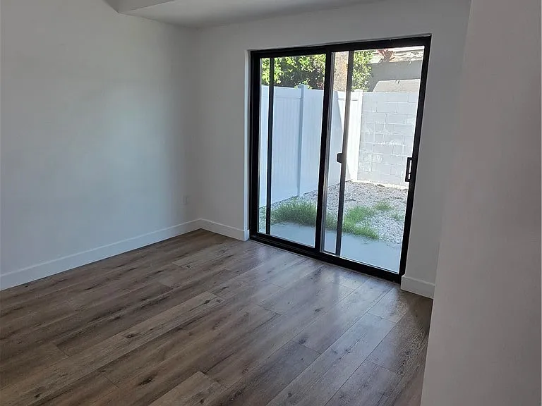 6130 Hazeltine Ave #3 — Photo 9
