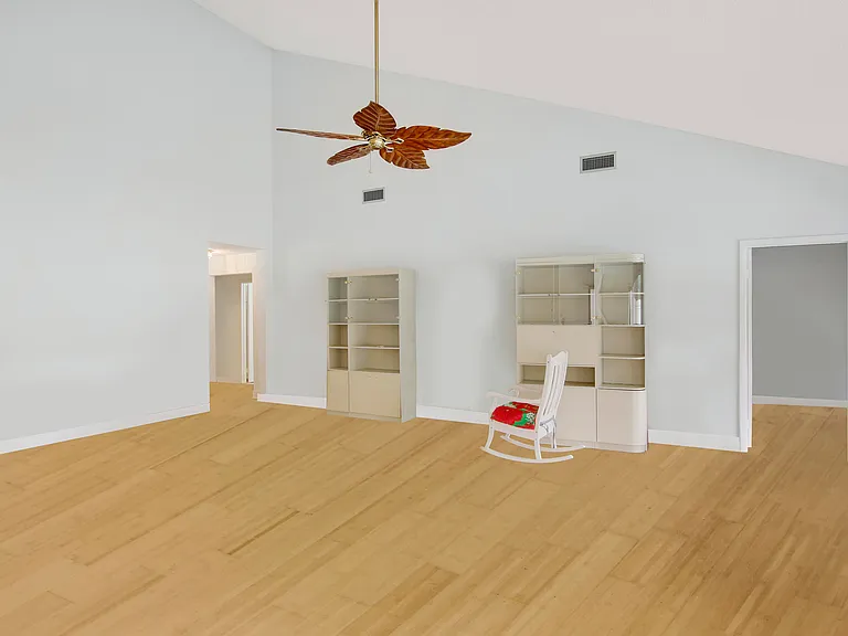 111 Seashore Dr — Photo 11