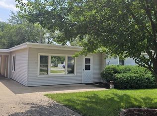 4220 10th St, East Moline, IL 61244