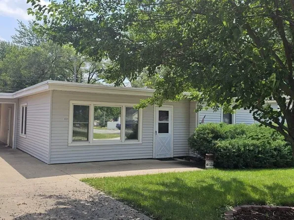4220 10th St, East Moline, IL 61244