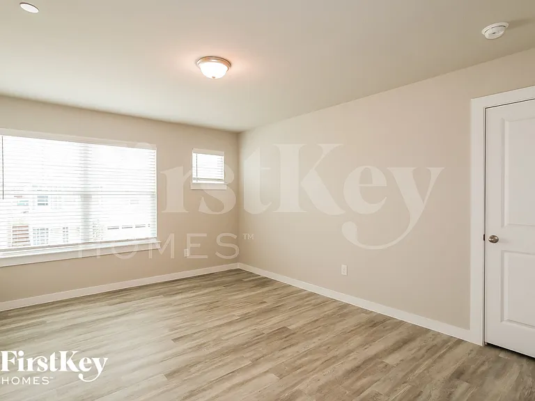 319 Niki Dr — Photo 14
