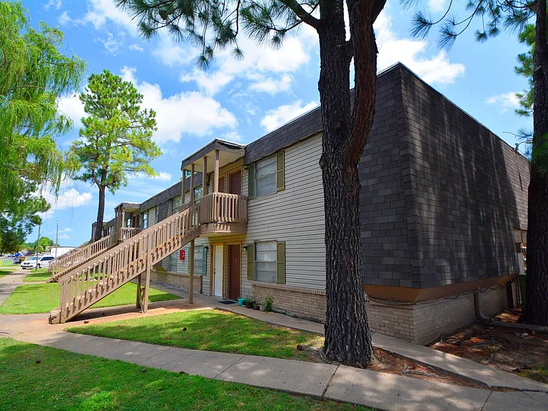 South Point Apartments — Photo 6