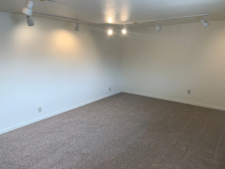 991 NW Circle Blvd — Photo 6