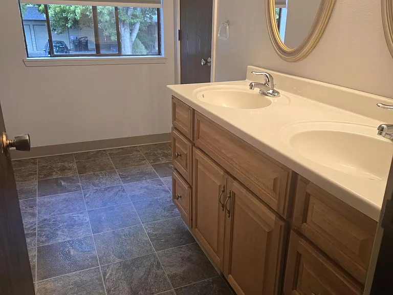 2788 Cheryl St — Photo 17