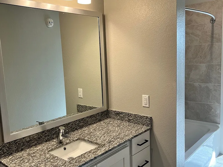 Neuhaus Lake Worth — Photo 10