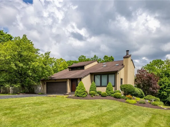 4390 Belleflower Cir, Syracuse, NY 13215