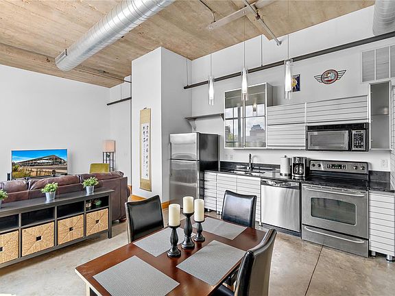 5th image of 2201 Locust St Unit 308