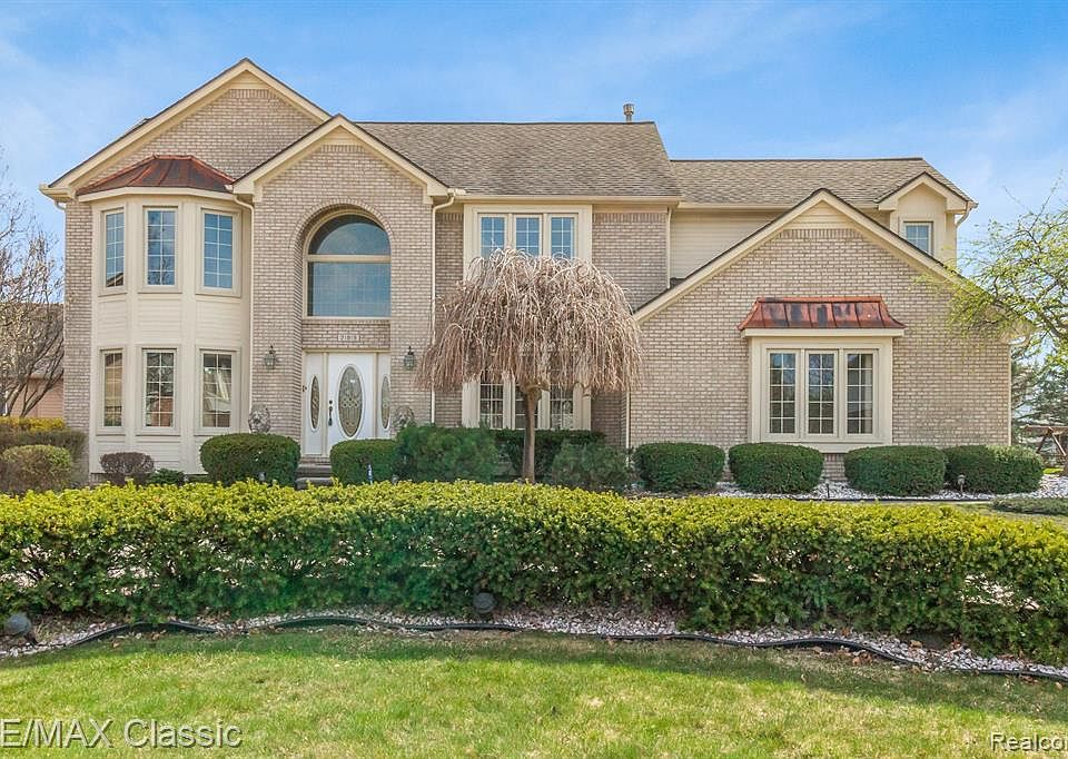 2nd image of 21819 Sheffield Dr