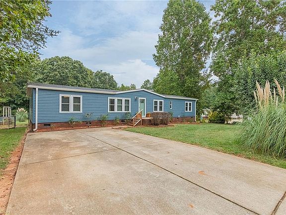 2nd image of 1002 Wildflower Ln