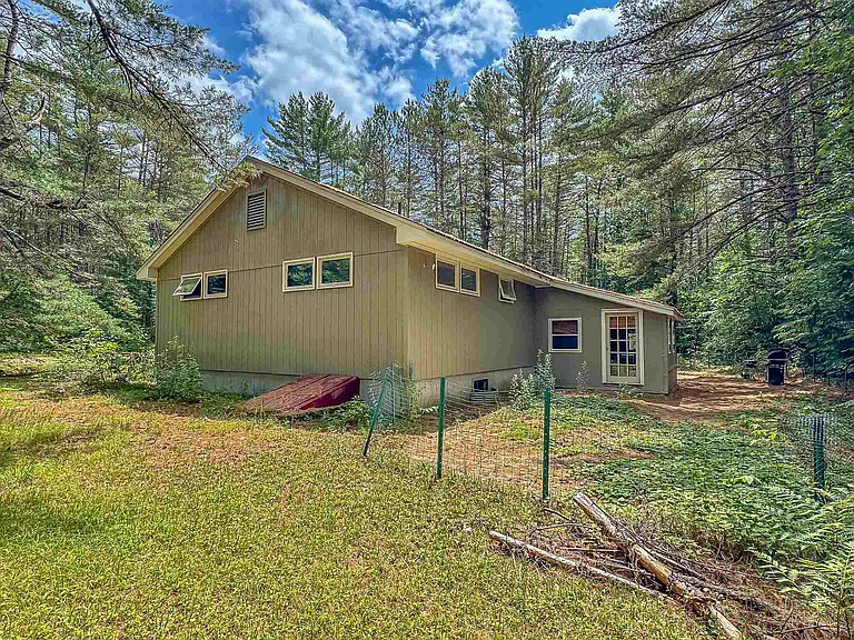 19 Baker Cir — Photo 52