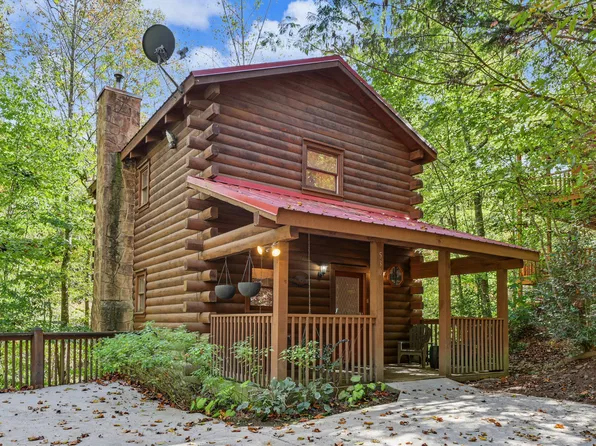 530 Ogle Dr, Pigeon Forge, TN 37863