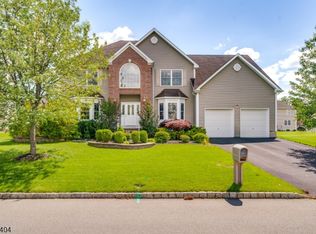 9 Colgate Ct, Somerset, NJ 08873