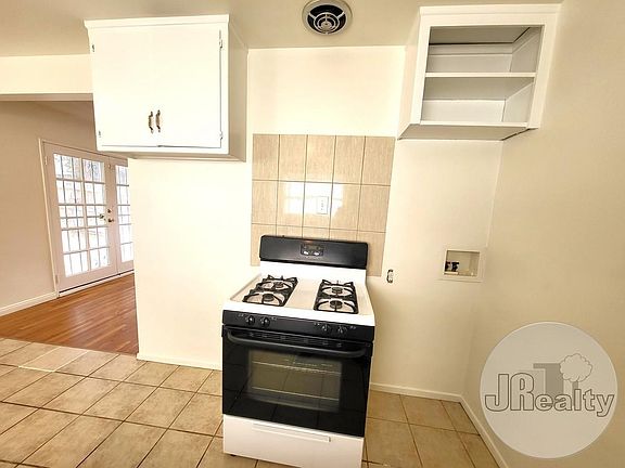2nd image of 871 Glenway Dr #1