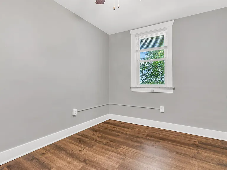 945 Mirror St — Photo 21