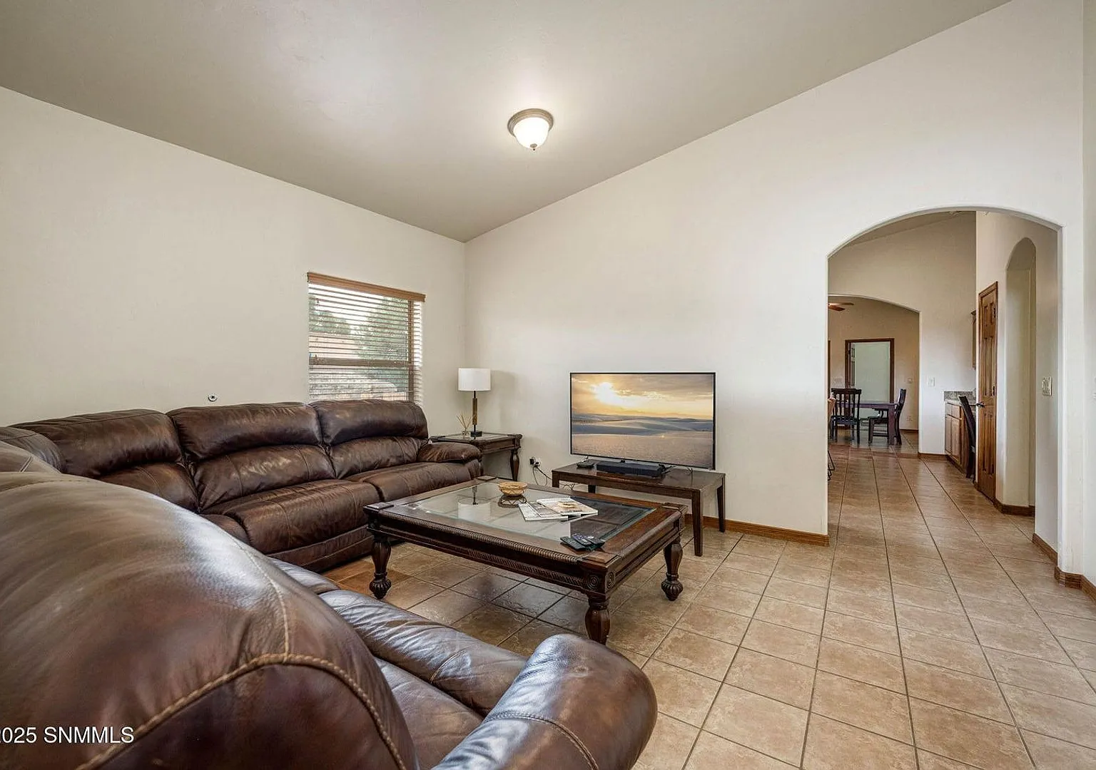 Beautiful Clean 3/2 with Office — Photo 2