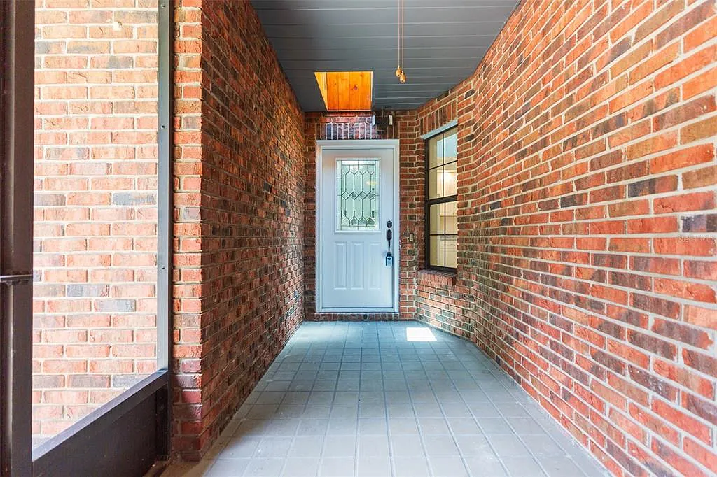 2 bed, 2.0 bath, 1496 sqft, $1,800 — Photo 2