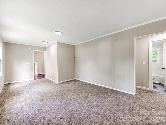 4th image of 331 Park Rd