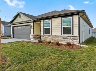 586 W Colleen Ct, Gardner, KS 66030