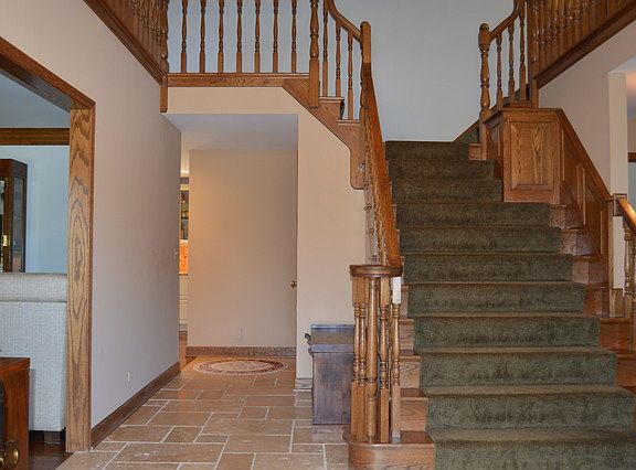 2nd image of 611 Marian Sq