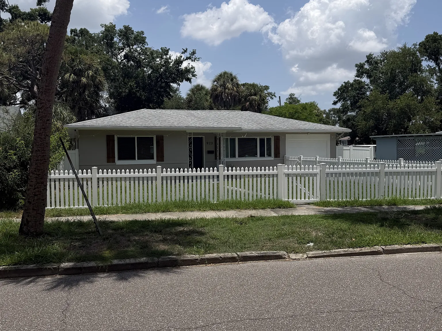 923 Ivanhoe Way South - 1 — Photo 2