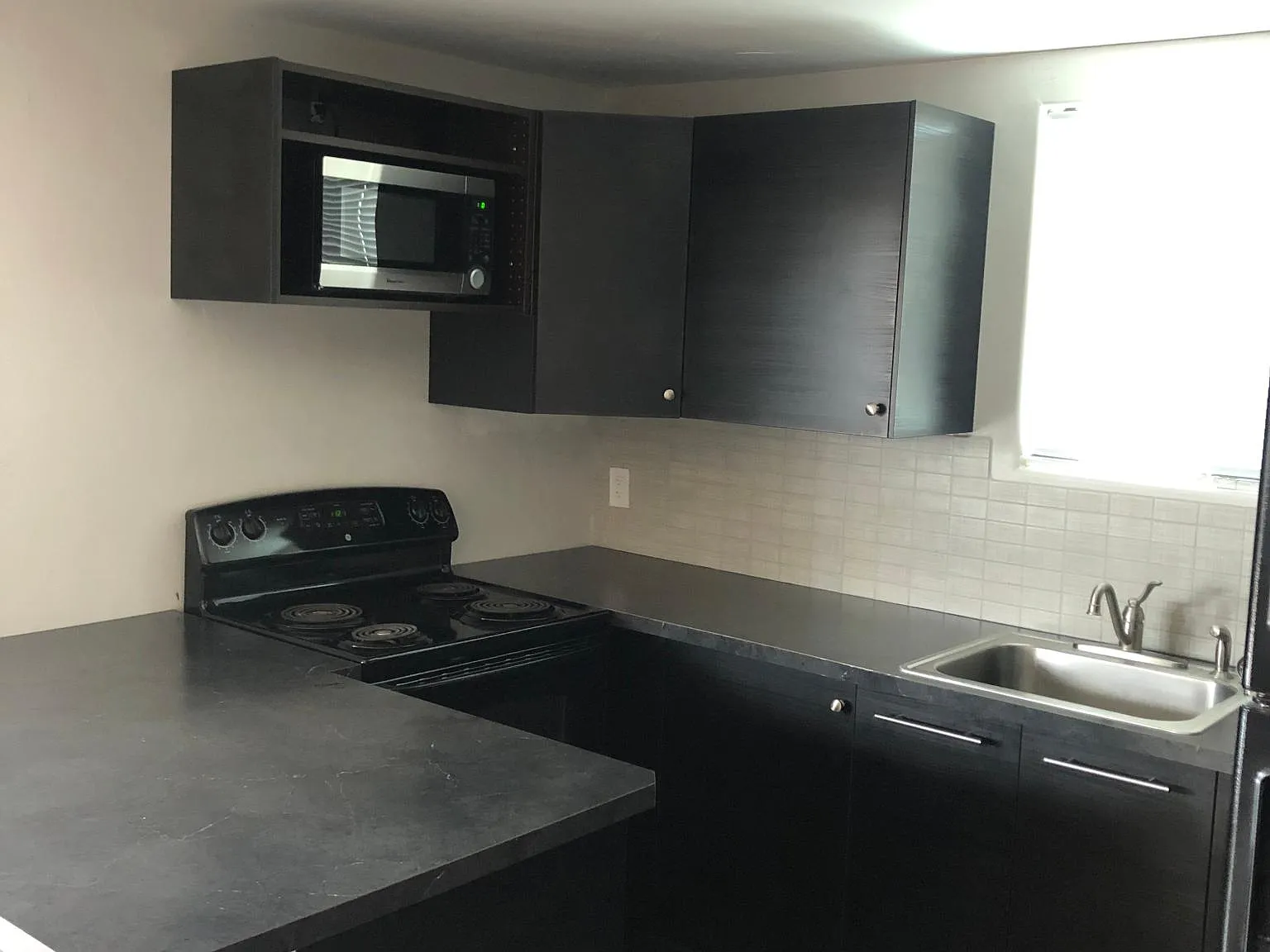 1718 E Montecito Ave — Photo 4