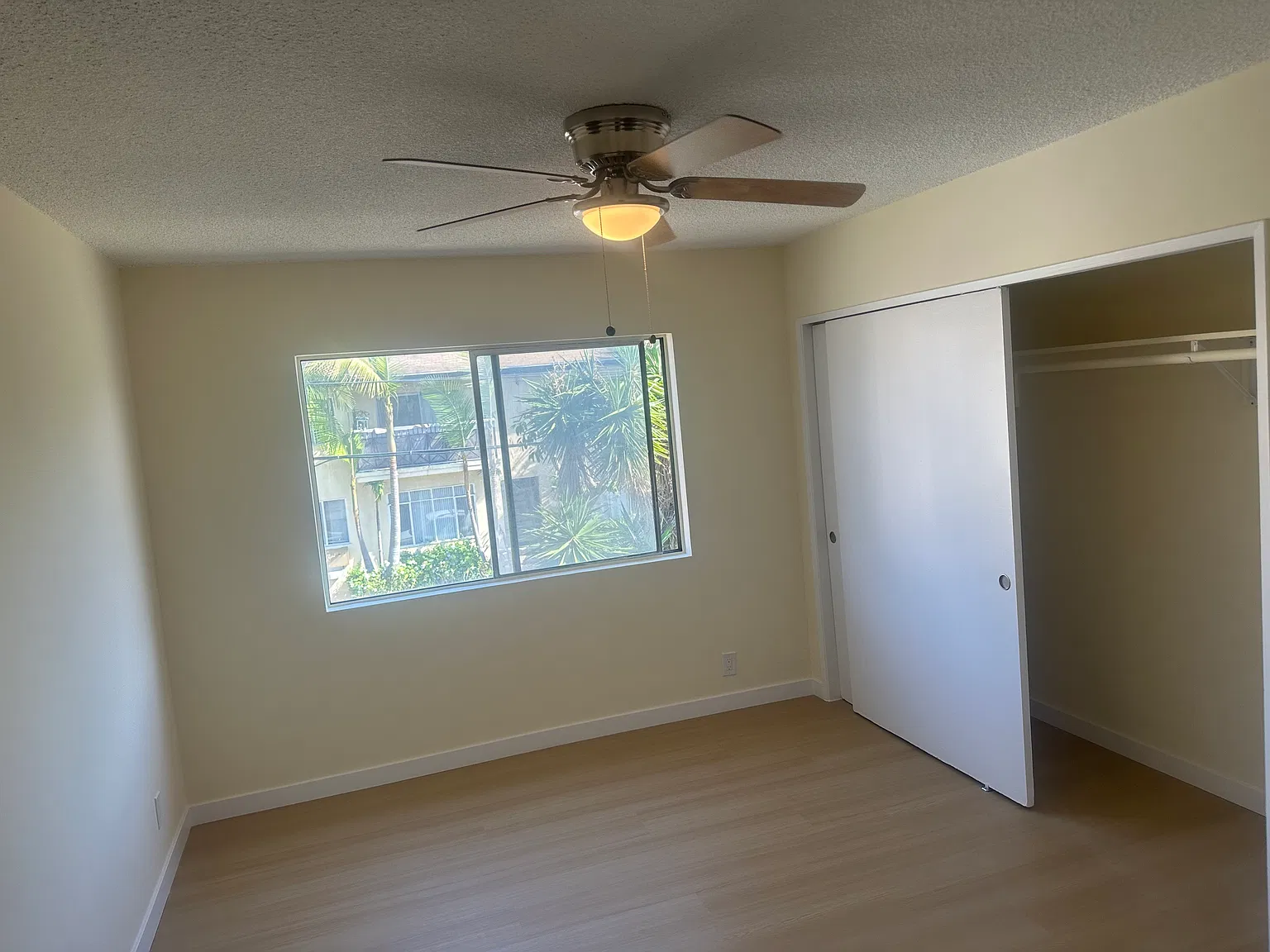 2 bed, 1.5 bath, 900 sqft, $2,595 — Photo 2