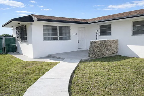 2150 SW 72nd Ave Photo 1