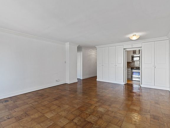 4th image of 220 E 60th St APT 10B