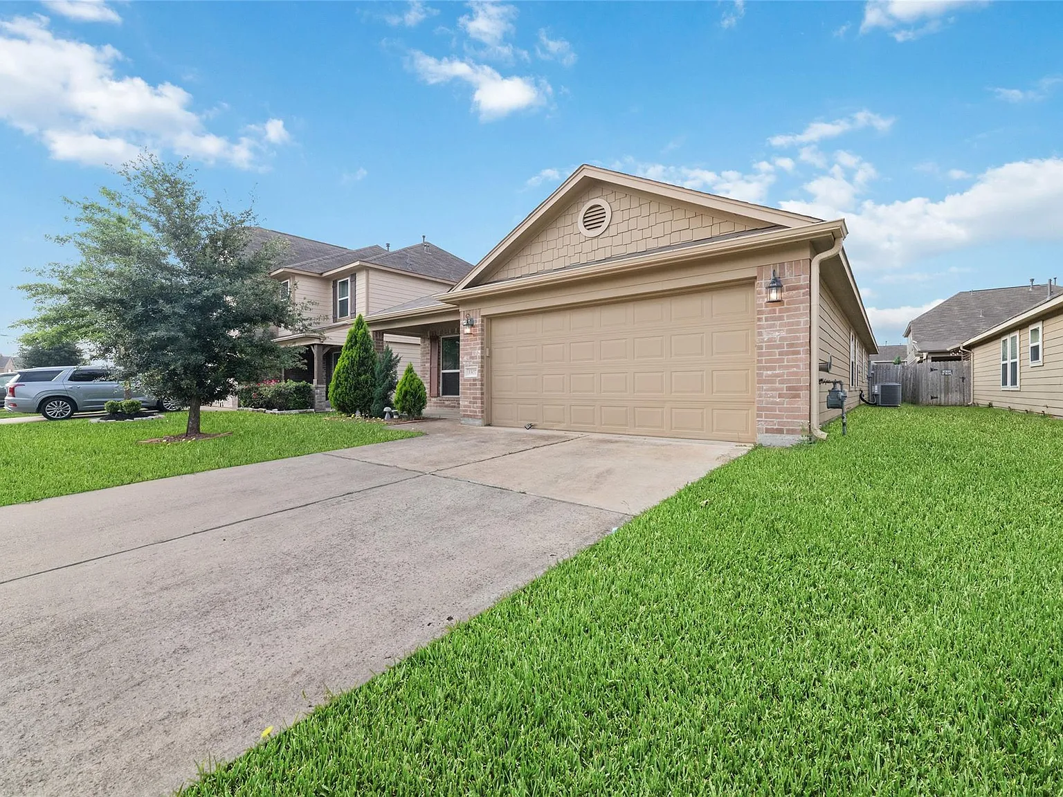 4 bed, 2.0 bath, 1725 sqft, $2,100 — Photo 2