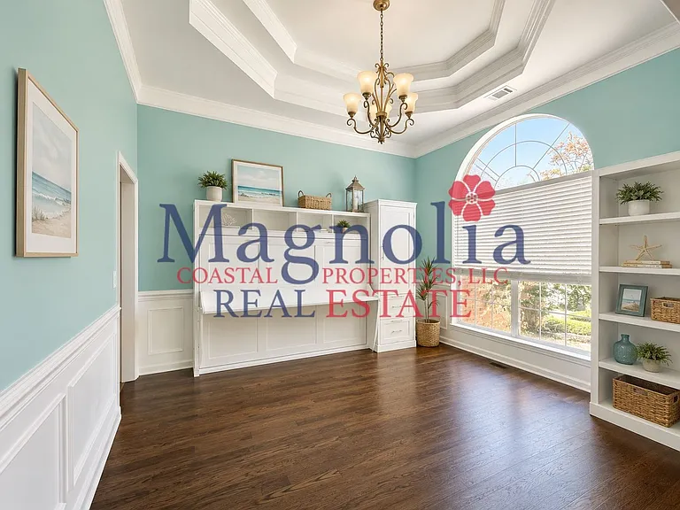 723 Oxford Dr — Photo 6