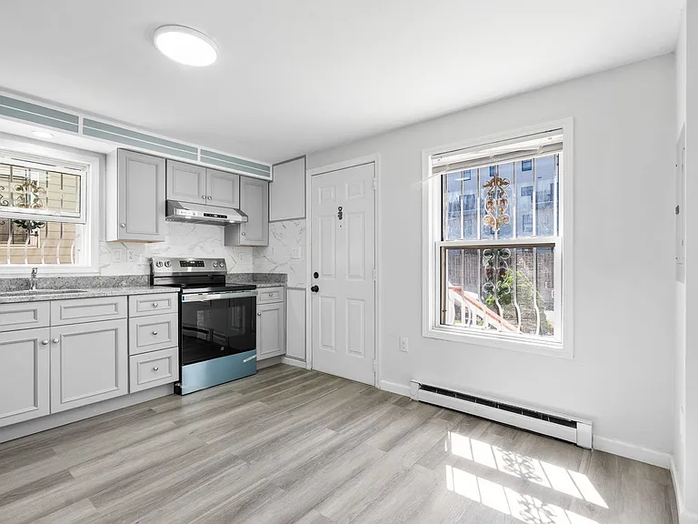 466 Pacific Ave — Photo 11
