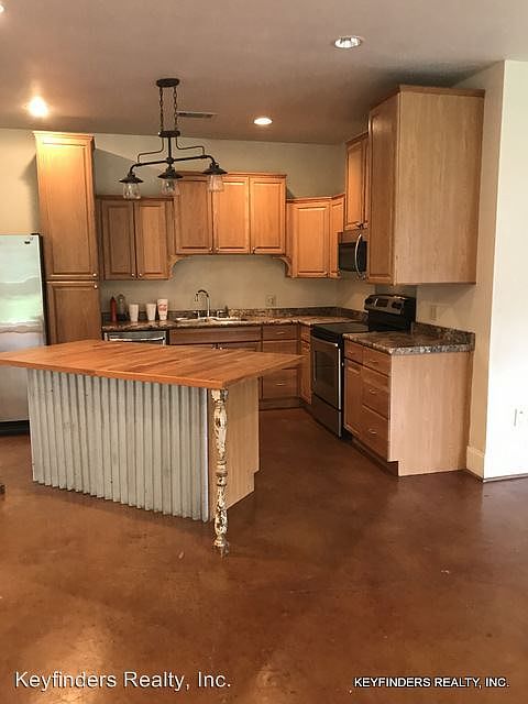 1st image of 352 Whitehead Blvd