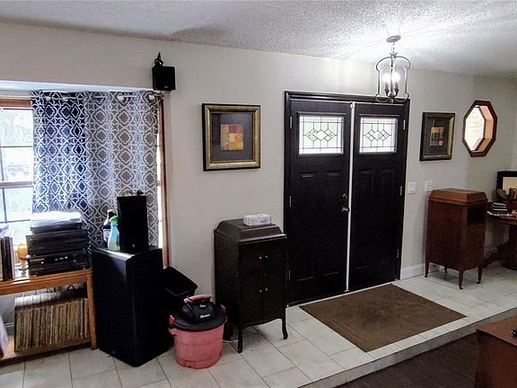 2nd image of 1036 N Harbor Dr